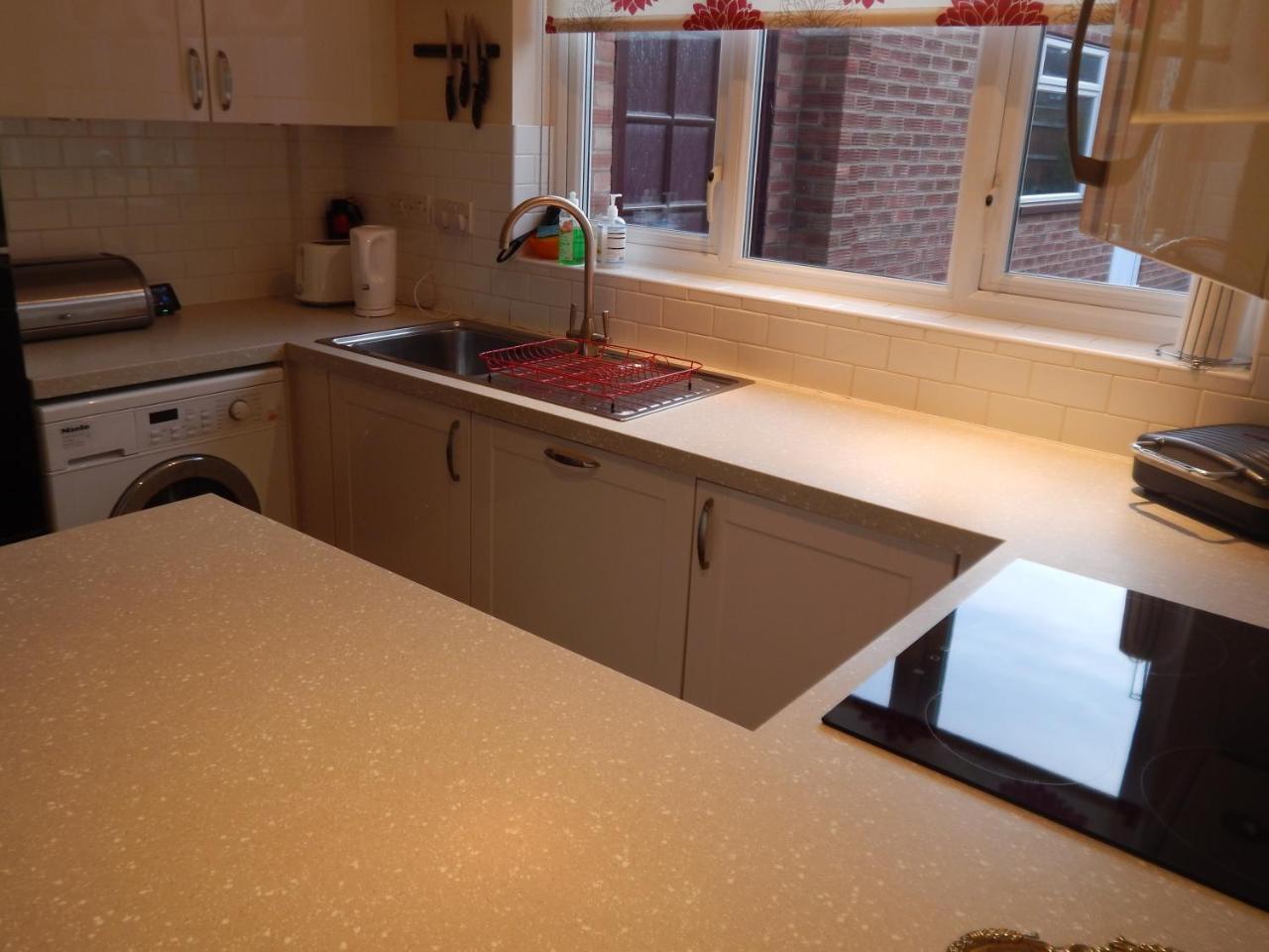 Spacious 3 Bdr House With Parking-Families-Corporate Groups By Orbitat Accommodations Cambridge Exterior foto